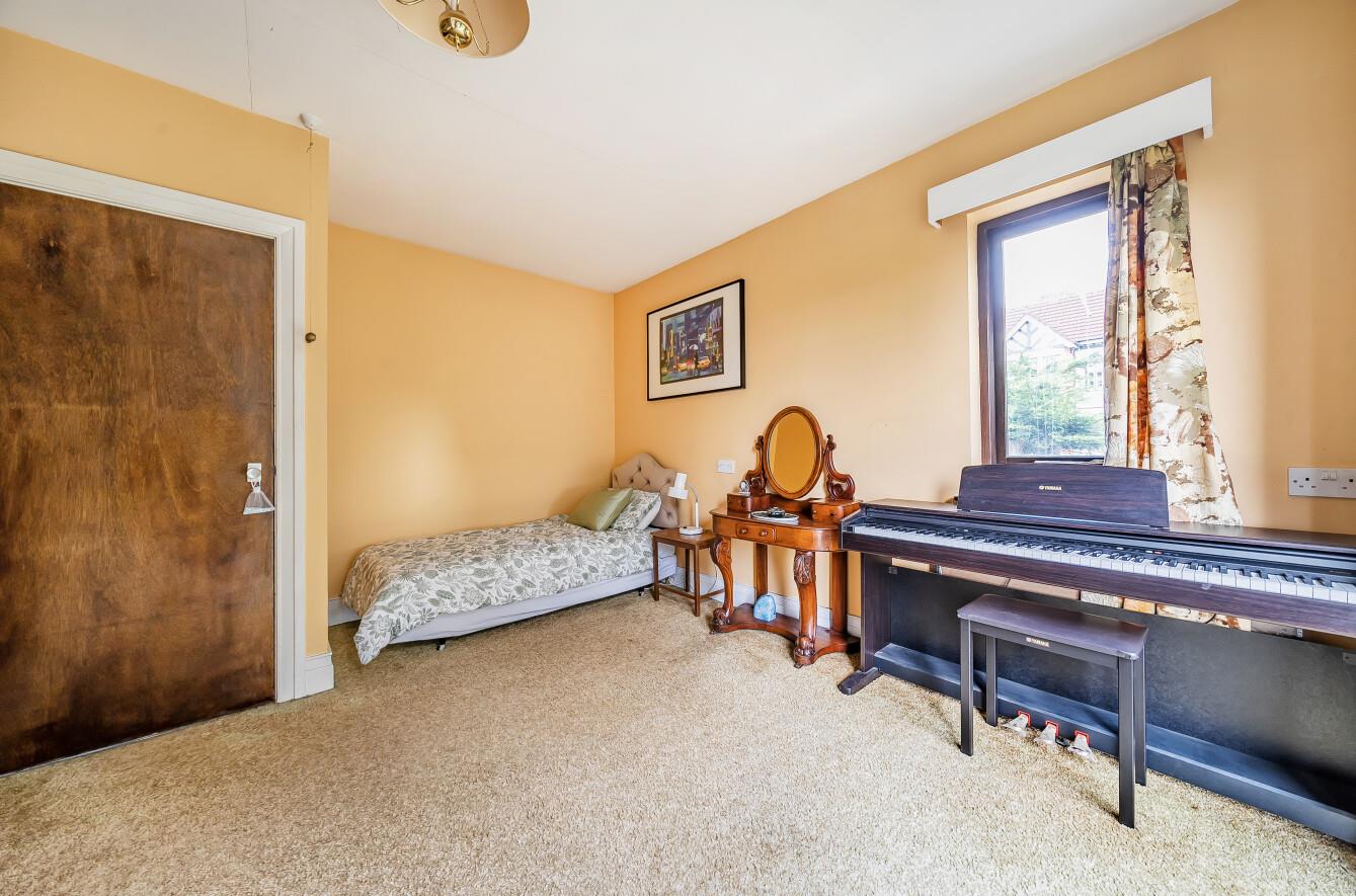 Warborough Close, Llanelli, SA15 3LH